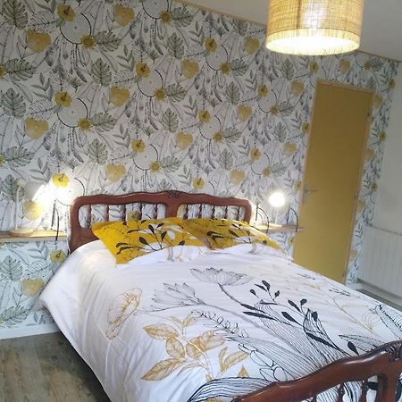 Appartement cozy dans maison privée Tauves Esterno foto