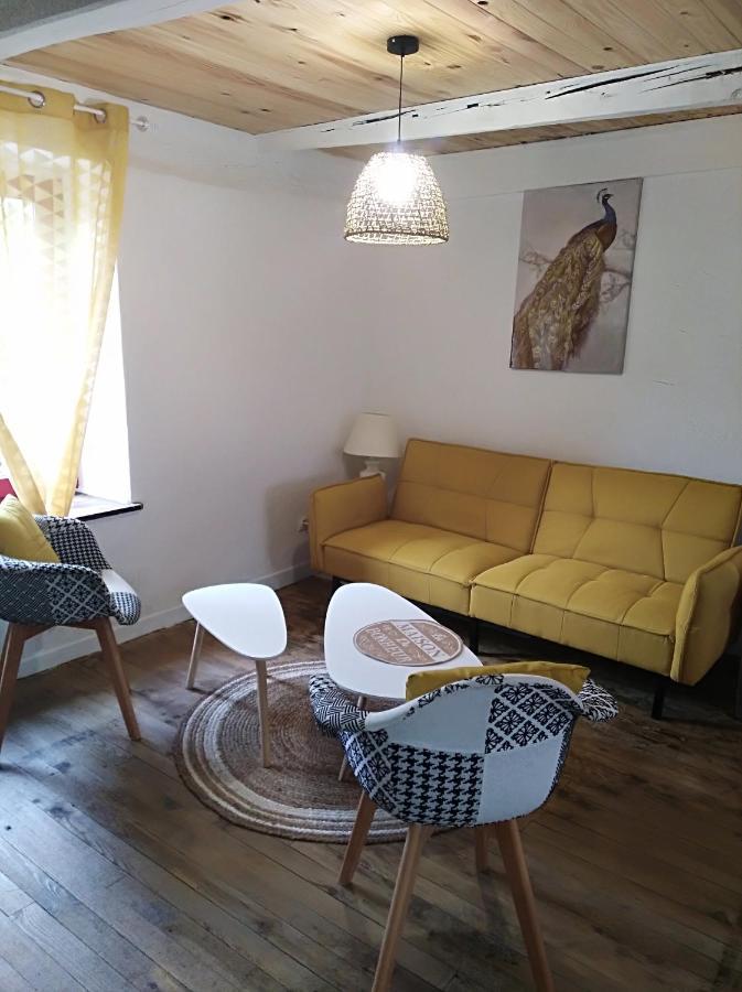 Appartement cozy dans maison privée Tauves Esterno foto