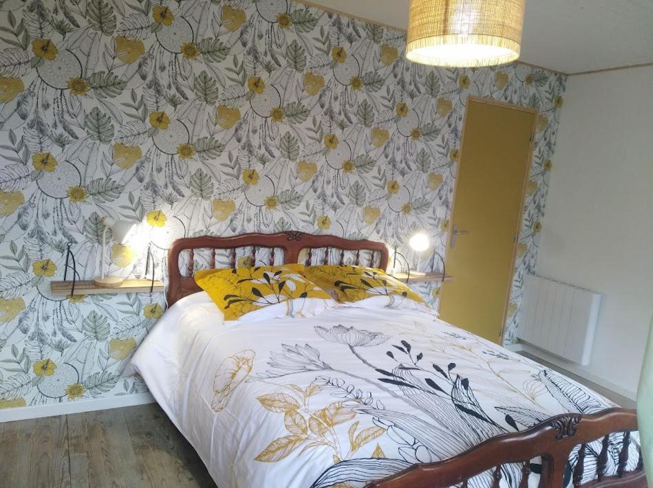 Appartement cozy dans maison privée Tauves Esterno foto